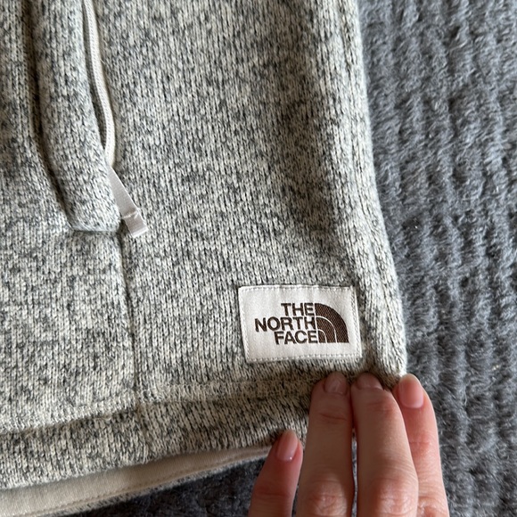 Like new north face jacket - Picture 2 of 3